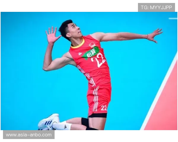 全运会男排决赛山东队王径一强攻彭世坤拦网，直落三局夺冠