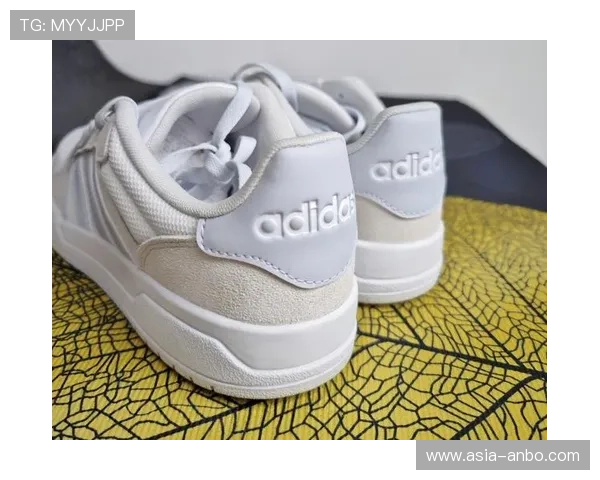 库里上脚2011年Adidas老鞋，经典款式引怀旧